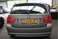 BMW 3-serie Touring - 318d Corporate Lease Sportpakket CLIMATE CONTROL TEL PDC DAKRAILS MISTLAMPEN V - 1 - Thumbnail