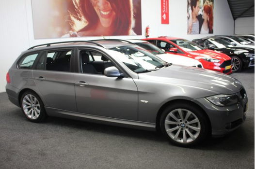 BMW 3-serie Touring - 318d Corporate Lease Sportpakket CLIMATE CONTROL TEL PDC DAKRAILS MISTLAMPEN V - 1