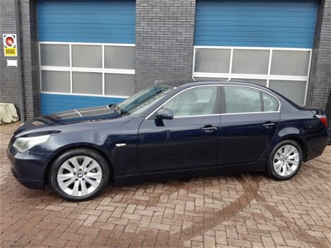 BMW 5-serie - 520i Executive, 6 cilinder /Navi/ECC - 1