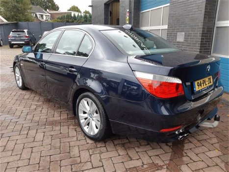 BMW 5-serie - 520i Executive, 6 cilinder /Navi/ECC - 1