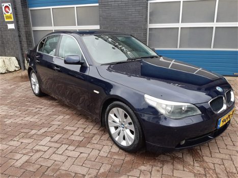 BMW 5-serie - 520i Executive, 6 cilinder /Navi/ECC - 1