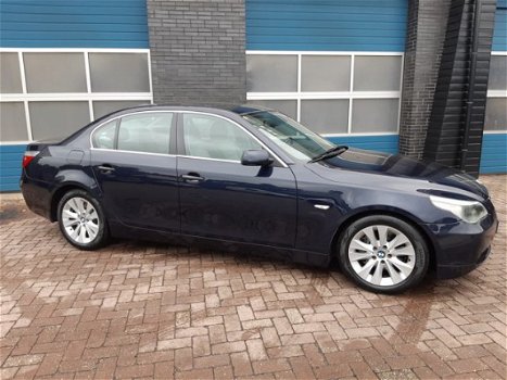 BMW 5-serie - 520i Executive, 6 cilinder /Navi/ECC - 1