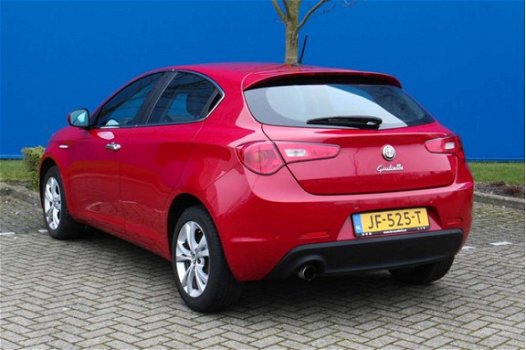 Alfa Romeo Giulietta - 1.4 T Distinctive - Leer - Clima - PDC - 1