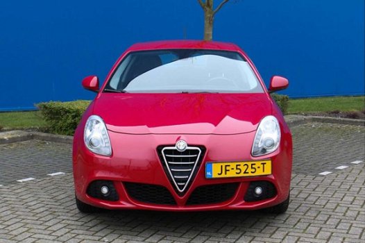 Alfa Romeo Giulietta - 1.4 T Distinctive - Leer - Clima - PDC - 1