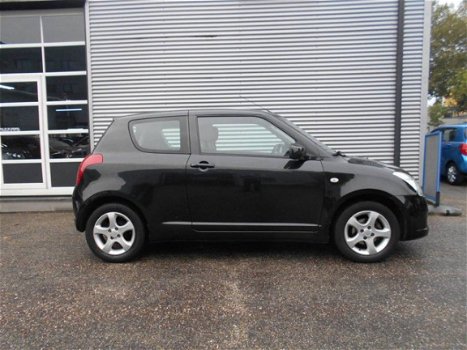 Suzuki Swift - 1.3 EXCLUSIVE - 1