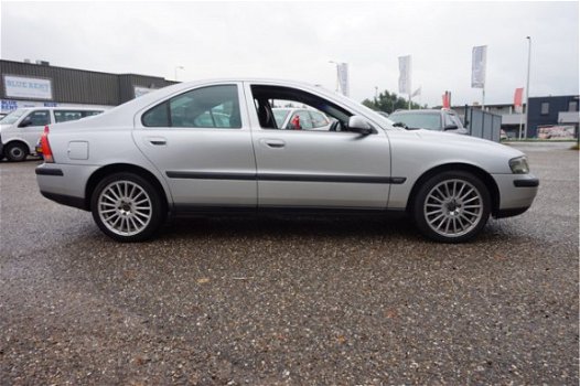 Volvo S60 - 2.4 Edition , TOPSTAAT , APK 18-7-2020, AIRCO, CLIMA, CRUISE CONTROLE, DISTRIBUTIE RECEN - 1