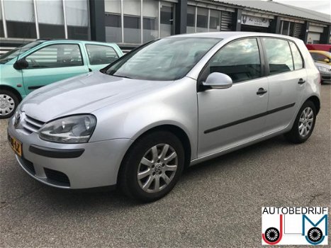 Volkswagen Golf - 1.6 16V FSI Trendline - 1