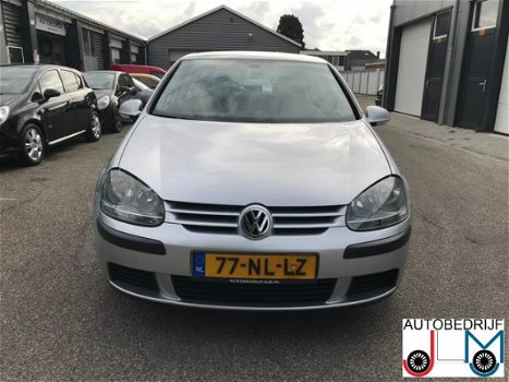 Volkswagen Golf - 1.6 16V FSI Trendline - 1