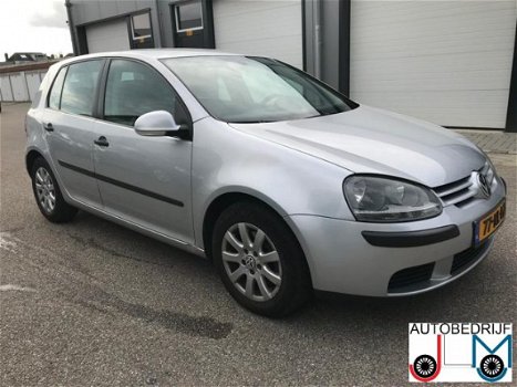 Volkswagen Golf - 1.6 16V FSI Trendline - 1