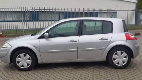 Renault Mégane - 1.6-16V Business Line - 1