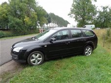 Ford Focus Wagon - 2.0-16V Titanium