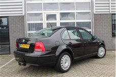 Volkswagen Bora - 1.6-16V Comfortline Climate Cruise N.A.P