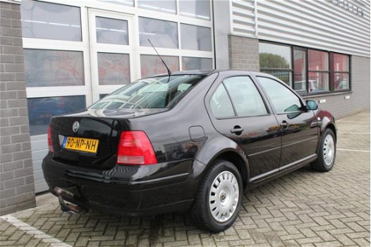 Volkswagen Bora - 1.6-16V Comfortline Climate Cruise N.A.P - 1