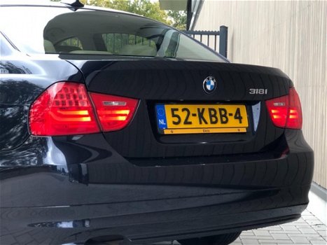 BMW 3-serie - 318i Business Line *Navigatie & Leer - 1