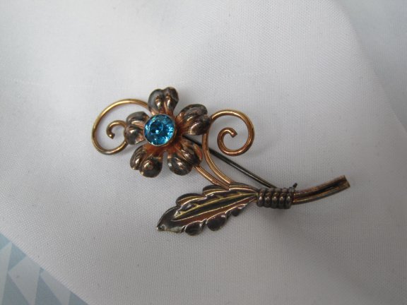 Zilveren vergulde broche Van Dell bloem met bauwe kristal rijnsteen 5.5x2.8 cm. - Afbeelding 2
