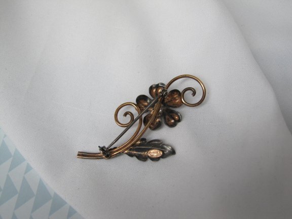 Zilveren vergulde broche Van Dell bloem met bauwe kristal rijnsteen 5.5x2.8 cm. - Afbeelding 3
