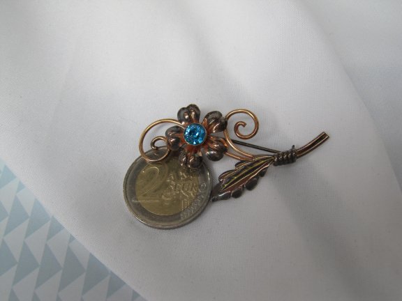 Zilveren vergulde broche Van Dell bloem met bauwe kristal rijnsteen 5.5x2.8 cm. - Afbeelding 4