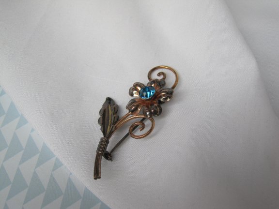 Zilveren vergulde broche Van Dell bloem met bauwe kristal rijnsteen 5.5x2.8 cm. - Afbeelding 8