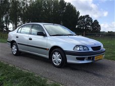 Toyota Avensis - 1.6 Terra *weinig km´s airco & trekhaak