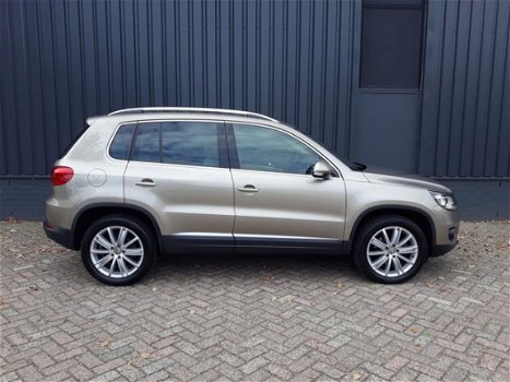 Volkswagen Tiguan - 1.4TSi 161pk Autom Highline Plus RIJKLAAR 100% onderhouden xenon+led, beige lede - 1