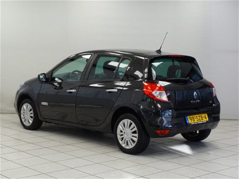 Renault Clio - 1.2 TCe Collection 5 DR Navigatie Airco Cruise LM 104 PK - 1