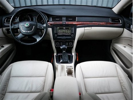 Skoda Superb - 1.8 TSI Elegance Business Line, DSG, Key Less Go. Leder interieur, Navigatie , Xenon - 1