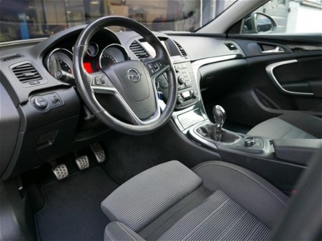 Opel Insignia - 2.0 T Sport *96dkm* 220pk Xenon 4 x Nieuwe Banden NAVIGATIE/Cruise/Sportstoelen - 1