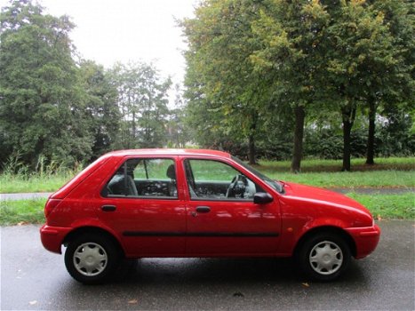 Mazda 121 - 1.25i GLX , Automaat, 1e Eigenaar, Slechts 31.461KM - 1