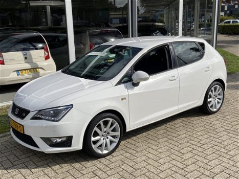 Seat Ibiza - 1.0 TSi 95 pk FR Connect / LED / Navigatie / Bi-Xenon / Trekhaak - 1