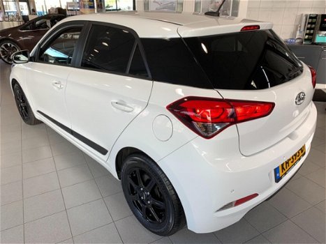 Hyundai i20 - Sportief, zwarte hemel, Navigatie, Plaatje - 1