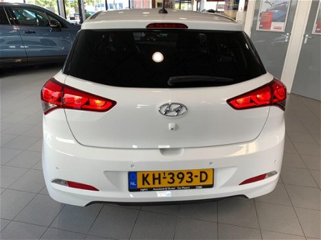 Hyundai i20 - Sportief, zwarte hemel, Navigatie, Plaatje - 1