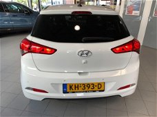Hyundai i20 - Sportief, zwarte hemel, Navigatie, Plaatje
