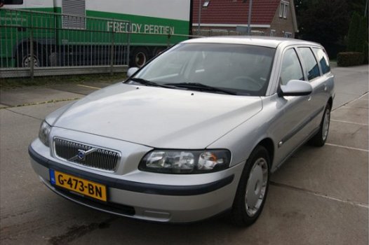 Volvo V70 - 2.4 Comfort Line 3950 ex btw, incl grote beurt - 1