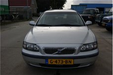 Volvo V70 - 2.4 Comfort Line 3950 ex btw, incl grote beurt