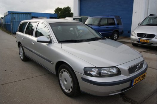 Volvo V70 - 2.4 Comfort Line 3950 ex btw, incl grote beurt - 1