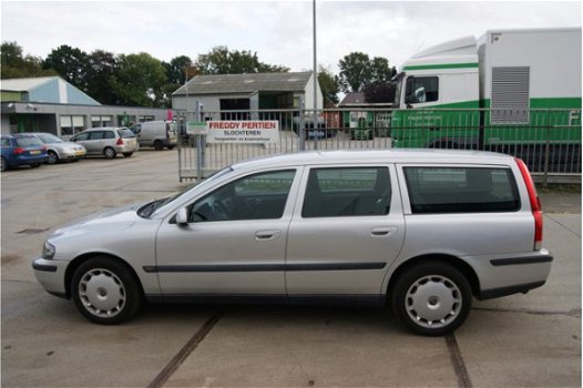 Volvo V70 - 2.4 Comfort Line 3950 ex btw, incl grote beurt - 1