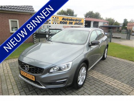 Volvo V60 Cross Country - 2.0 D3 150 PK Momentum Business Trekhaak Voorruitverw. Navi Ecc-Airco Pdc - 1