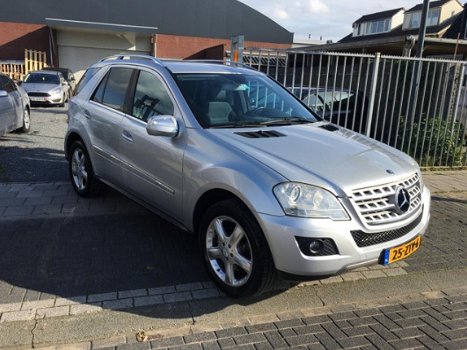 Mercedes-Benz M-klasse - 320 CDI *facelift*/ parkeersensoren / lm velgen / - 1