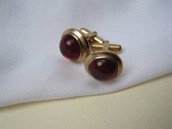 Manchetknopen Hayward gold filled 1/20 12k met rode glas cabochon 1.6 cm - nr. 1