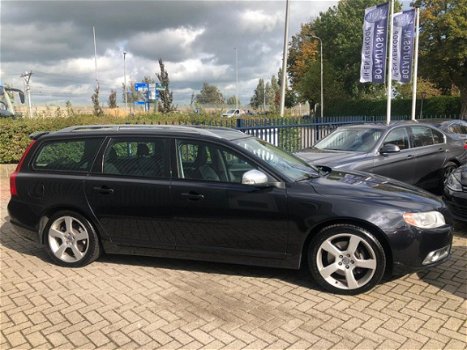 Volvo V70 - 2.0T R-Edition R design/ Leder / Climate control / Origineel Nederlands / Trekhaak - 1