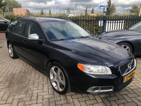 Volvo V70 - 2.0T R-Edition R design/ Leder / Climate control / Origineel Nederlands / Trekhaak - 1