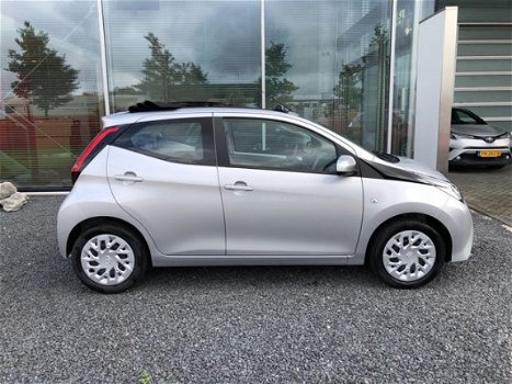 Toyota Aygo - 1.0 VVT-i x-play Cabrio Nieuw Apple Car Play/ Android auto - 1