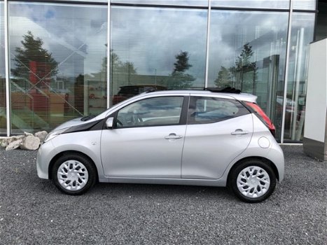 Toyota Aygo - 1.0 VVT-i x-play Cabrio Nieuw Apple Car Play/ Android auto - 1