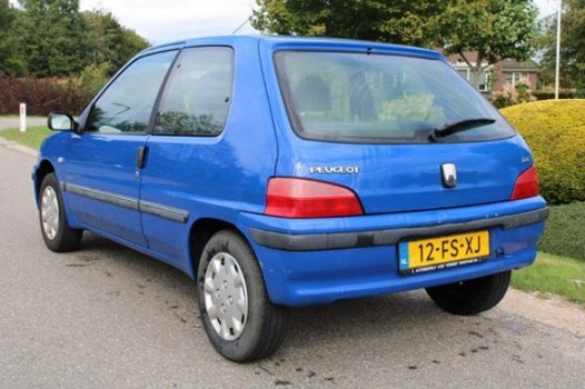 Peugeot 106 - 1.4 75pk Automaat Accent stuurbekrachtiging/el. ramen - 1