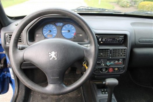 Peugeot 106 - 1.4 75pk Automaat Accent stuurbekrachtiging/el. ramen - 1