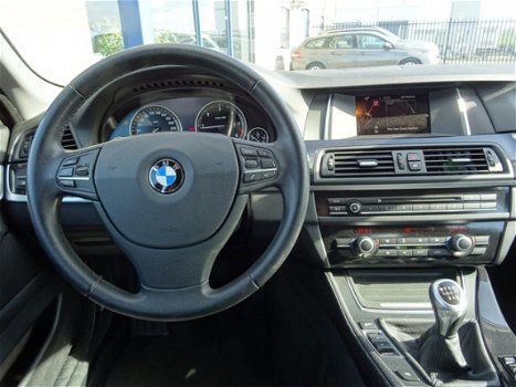 BMW 5-serie Touring - 518d XENON LMV ECC AUDIO PDC V+A MULTI-STUUR CRUISE-CONTROLE - 1