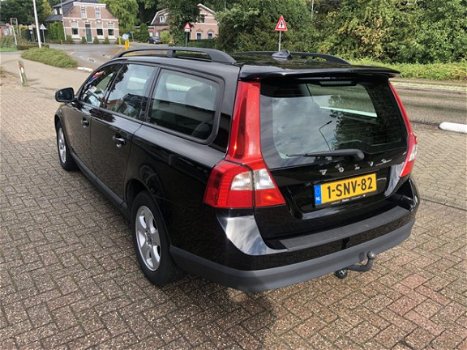 Volvo V70 - 2.0D Summum navi, clima, trekhaak, cruise-controle - 1