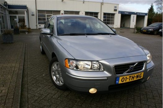 Volvo S60 - 2.4 140PK EDITION, Leer, Trekhaak, Stoelverw - 1