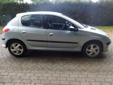 Peugeot 206 - 1.6-16V Gentry - 1