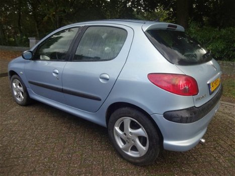 Peugeot 206 - 1.6-16V Gentry - 1